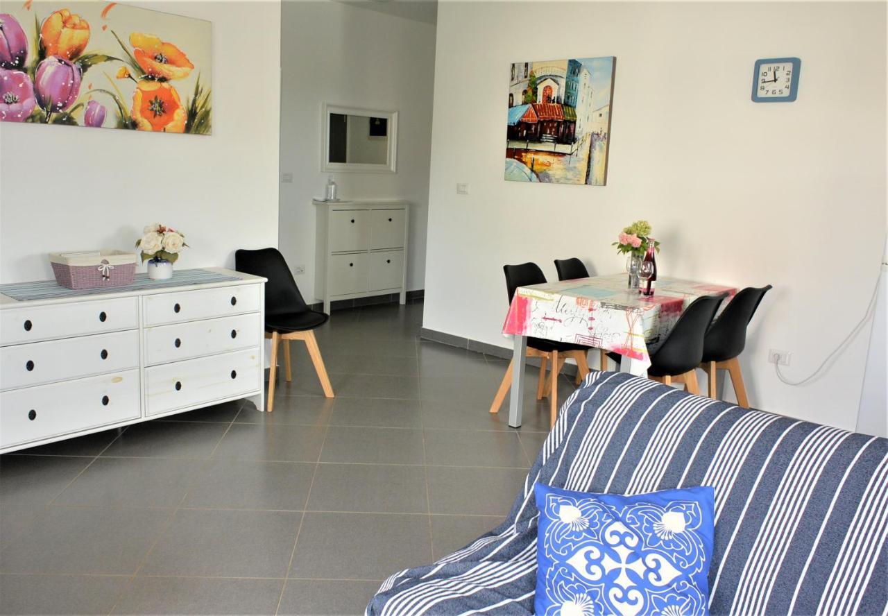 Villa Ema Ровин Екстериор снимка